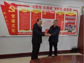 敦煌種業(yè)領(lǐng)導(dǎo)看望慰問公司老干部、老黨員及困難黨員職工