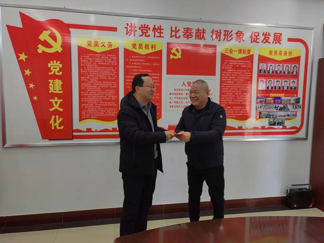敦煌種業(yè)領(lǐng)導(dǎo)看望慰問公司老干部、老黨員及困難黨員職工