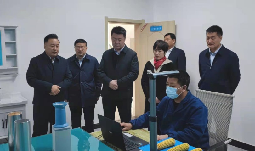 酒泉市政府黨組成員、副市長哈里別克來敦煌種業(yè)調(diào)研指導(dǎo)工作